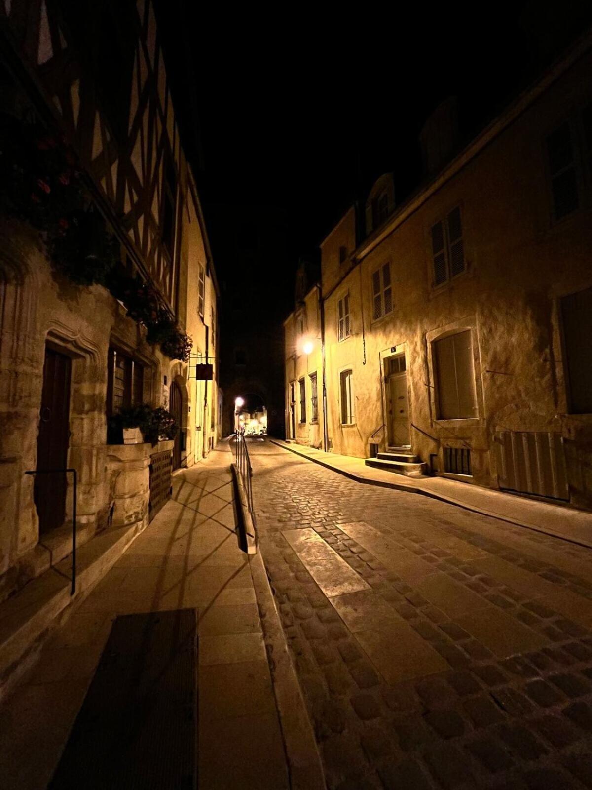 "La Grenouille" Centre Historique - Les Terres Du Roy Villa Avallon Bagian luar foto